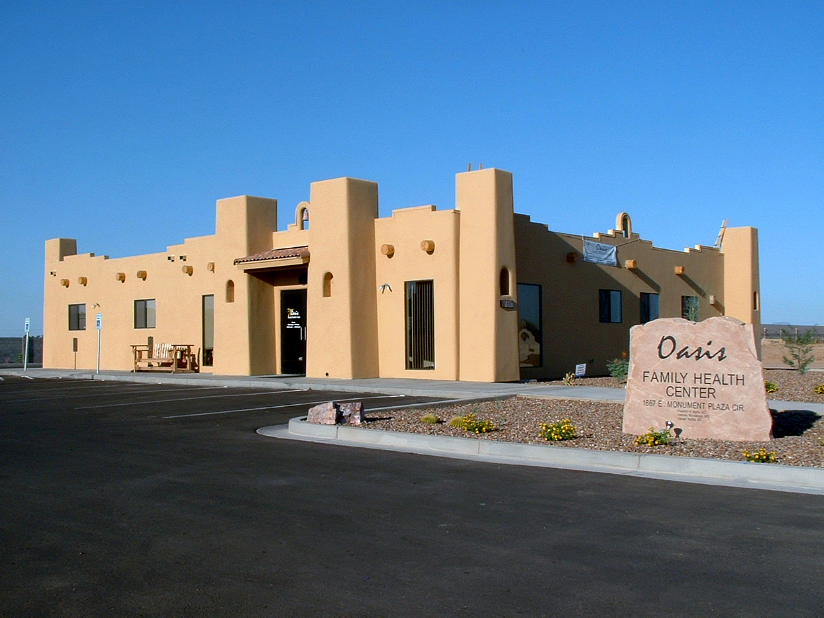 An adobe style building that houses the Oasis Family Health Center.