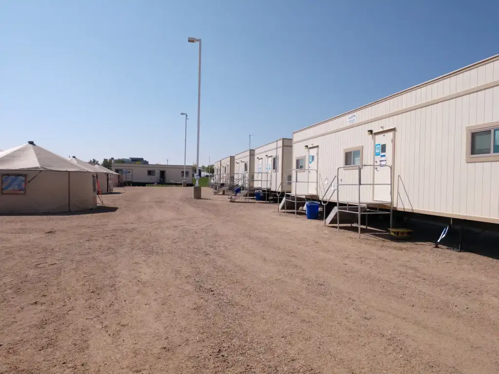 Best Solution for a Mobile Disaster Relief Coordination Center